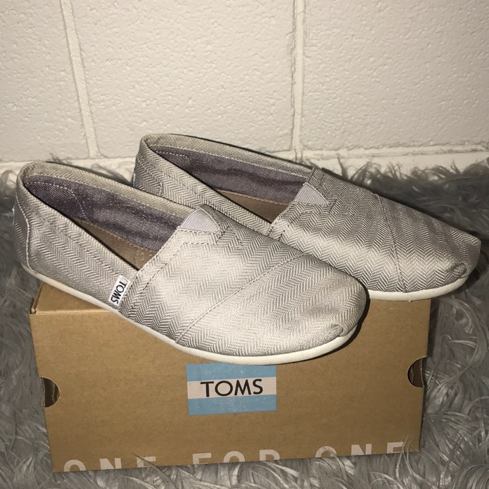 Unique silver TOMS!
